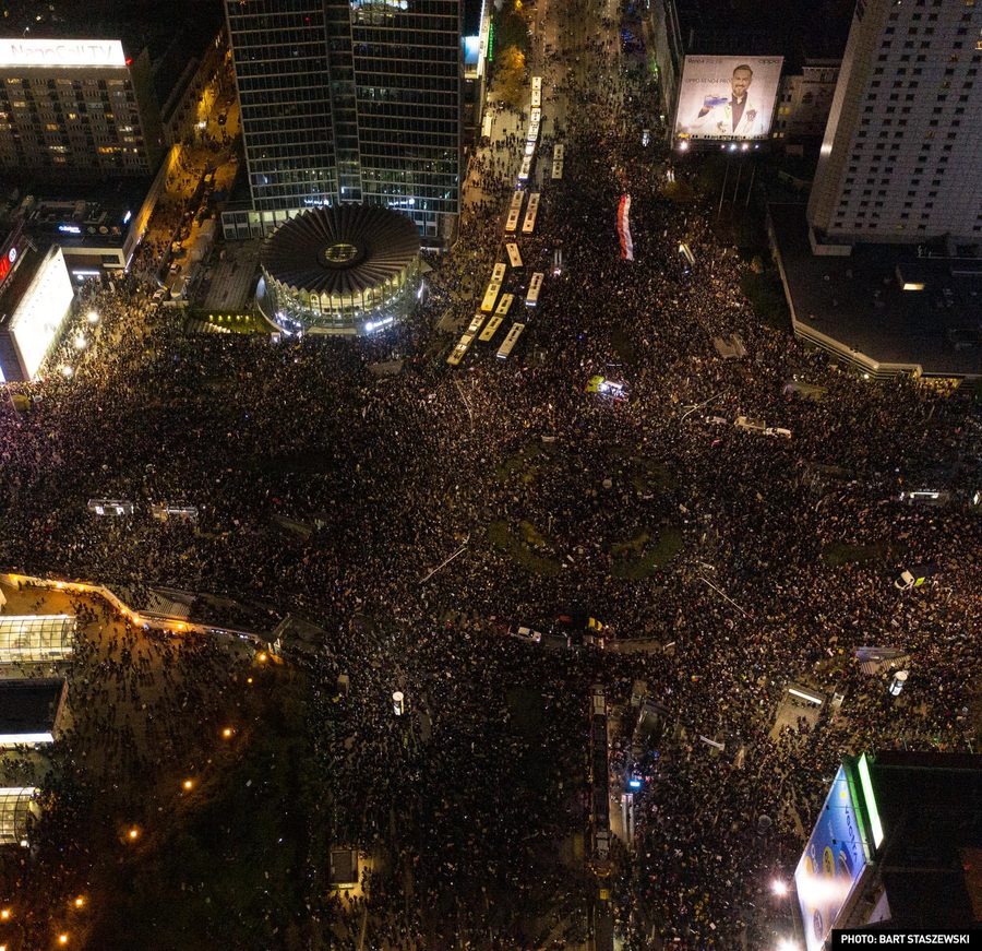 Aerial view of a vast night-time crowd filling the Dmowski roundabout in central Warsaw, 2020